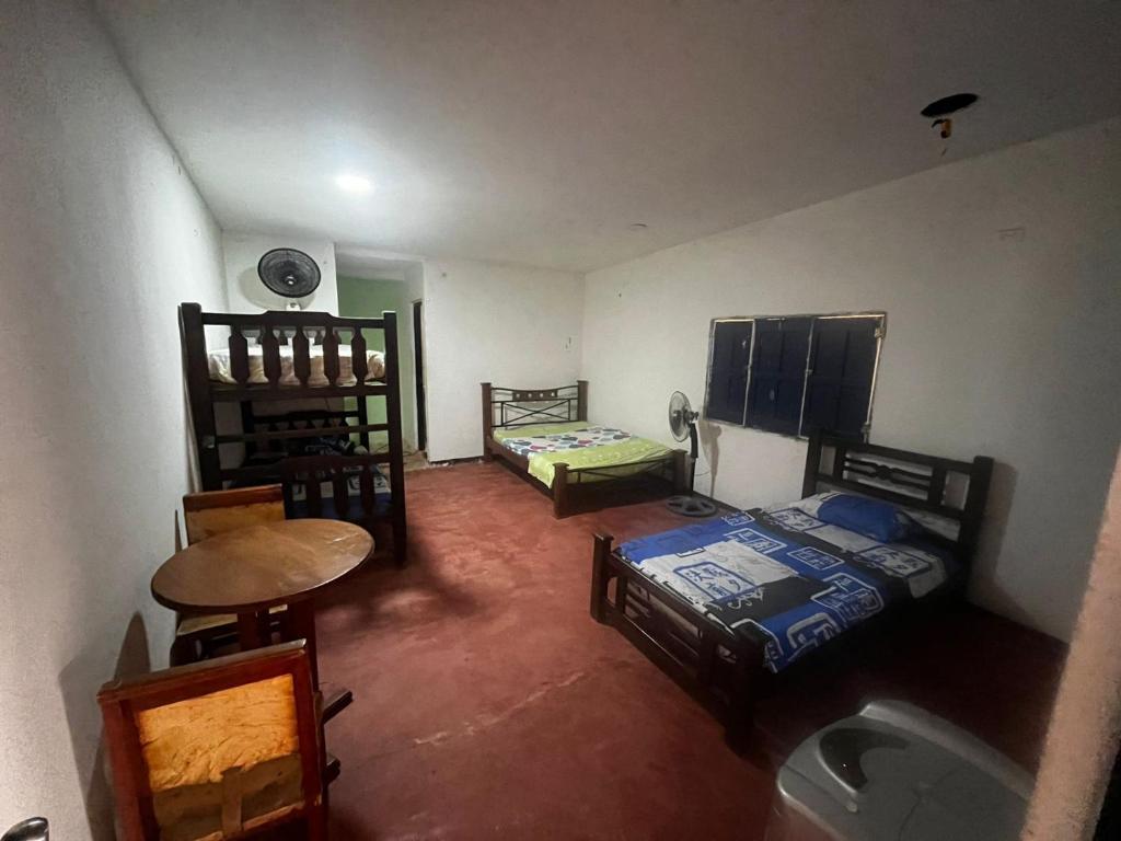 Postel nebo postele na pokoji v ubytování ApartaHostal Mafelo