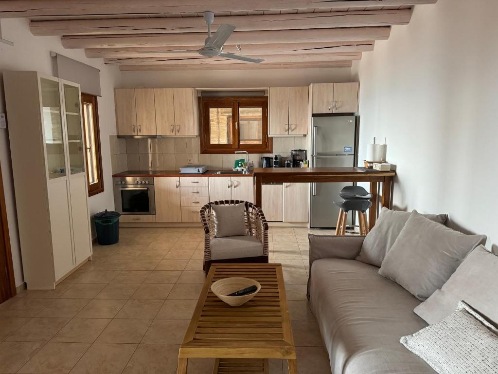 Kuchyňa alebo kuchynka v ubytovaní Andros Escape Condos