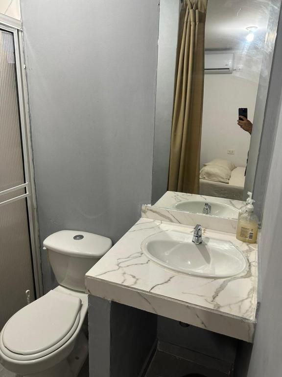 Koupelna v ubytování HOTEL IBIZA
