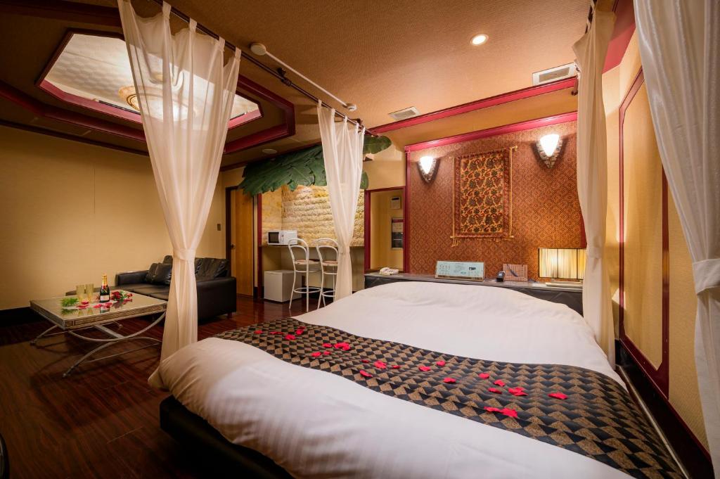 Postel nebo postele na pokoji v ubytování HOTEL MOBILIA (Adult Only)