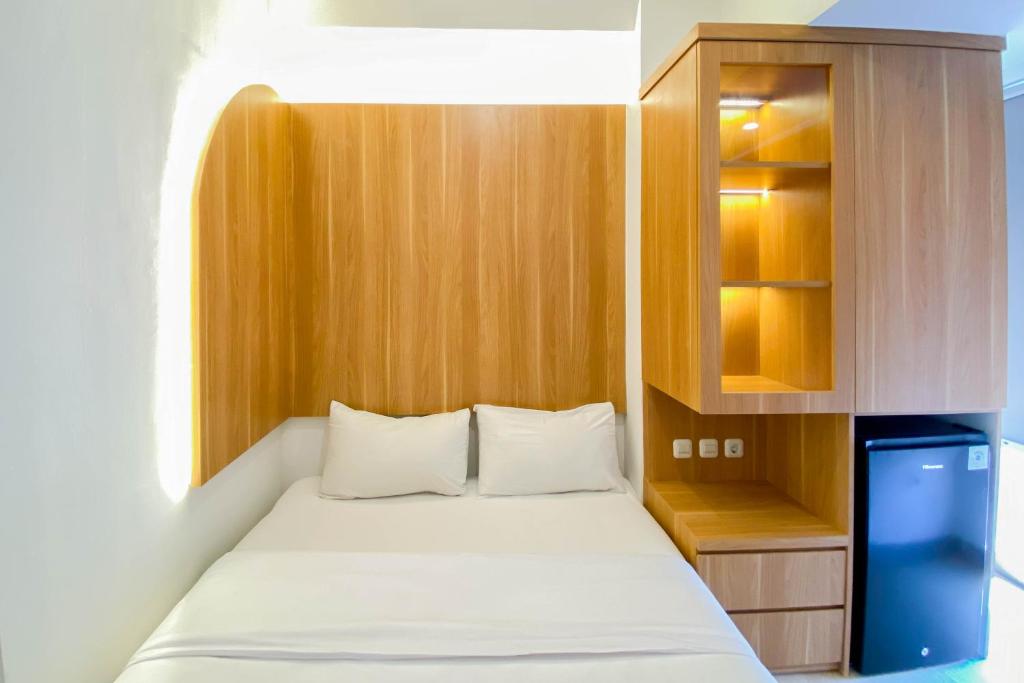 Кровать или кровати в номере Cozy Stay Studio at 38th Floor Tokyo Riverside PIK 2 Apartment By Travelio