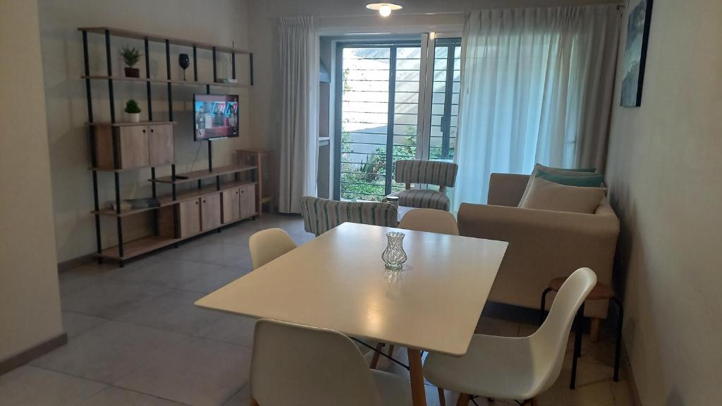 Μια τηλεόραση ή/και κέντρο ψυχαγωγίας στο Andina Apartment