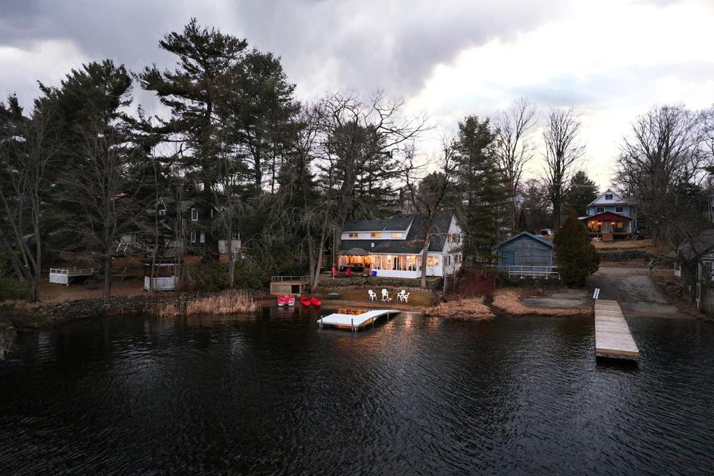 Suitetrails - Muskoka Waterfront Cottage - Moon River with HOT TUB