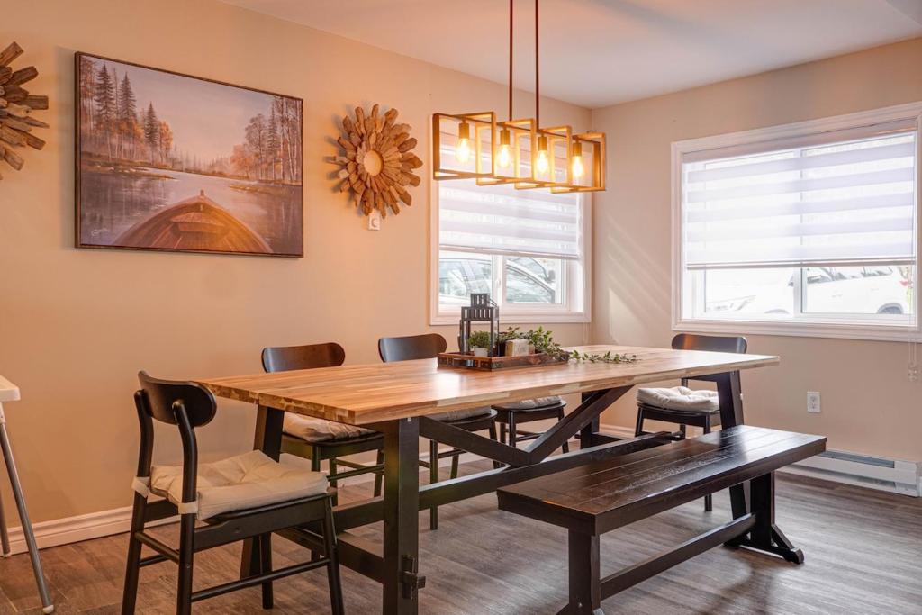 Suitetrails - Muskoka Waterfront Cottage - Moon River with HOT TUB