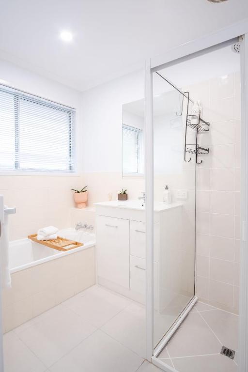 Koupelna v ubytování Pet Friendly Battery Hill Home away from Home