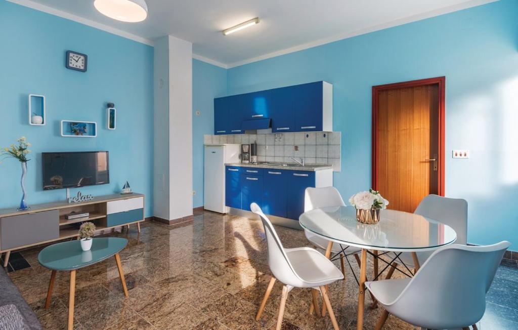 TV a/nebo společenská místnost v ubytování Apartments Armin