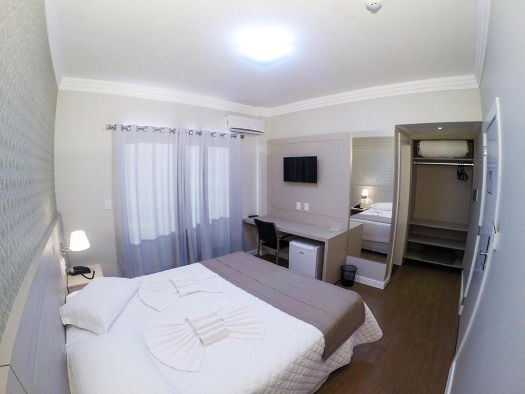  Seville Park Hotel