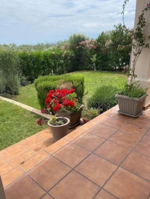 Vonkajšia záhrada v ubytovaní Georges Villa Galaxidi, family, pool and garden
