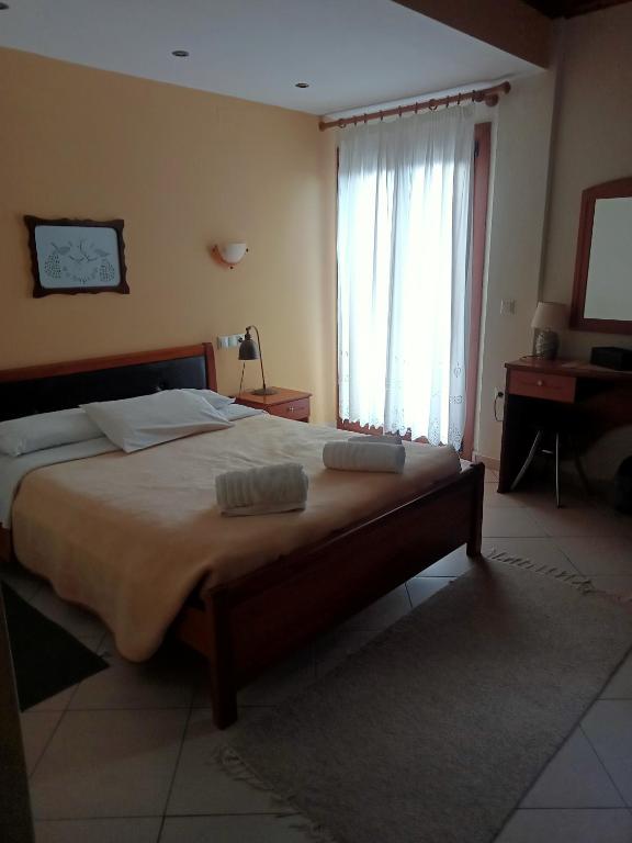 Łóżko lub łóżka w pokoju w obiekcie Guesthouse Kallisti
