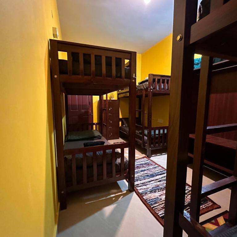 Postel nebo postele na pokoji v ubytování Rastafari - The Backpackers Hostel