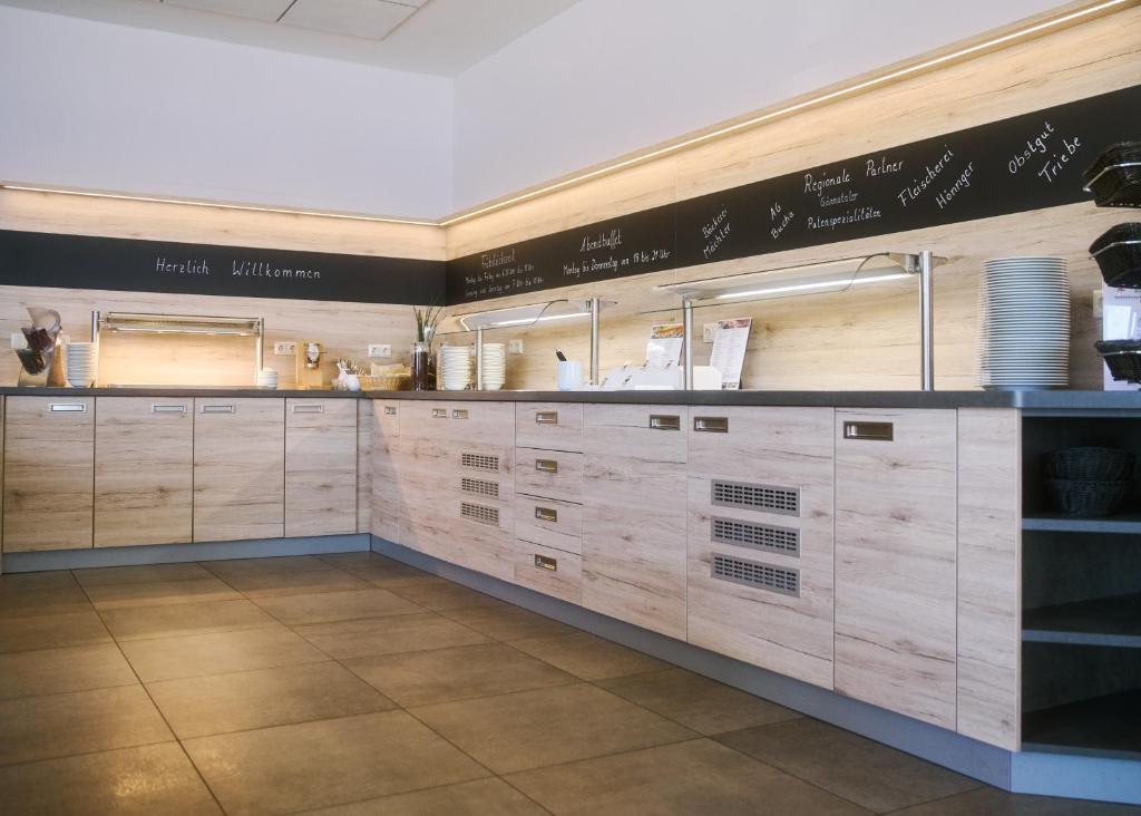 Kuchyň nebo kuchyňský kout v ubytování Akademiehotel Jena