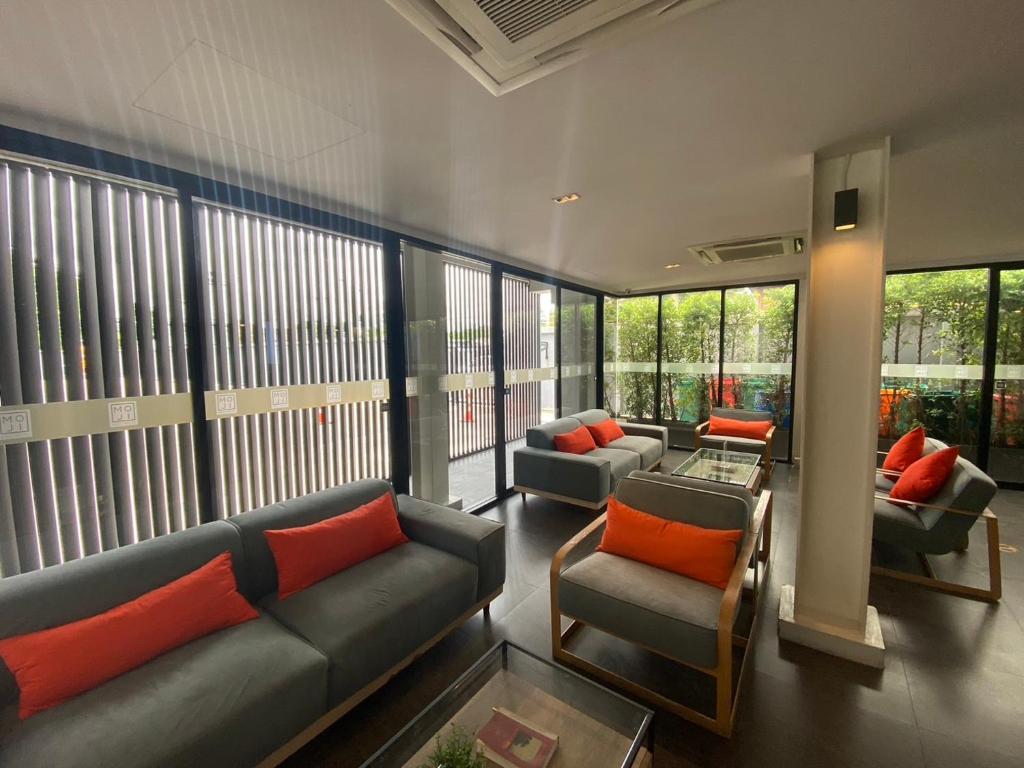 A compact, contemporary lounge with generous windows and coordinated seating.