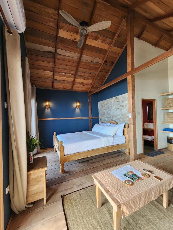 Castaway Beach Bungalows - 11