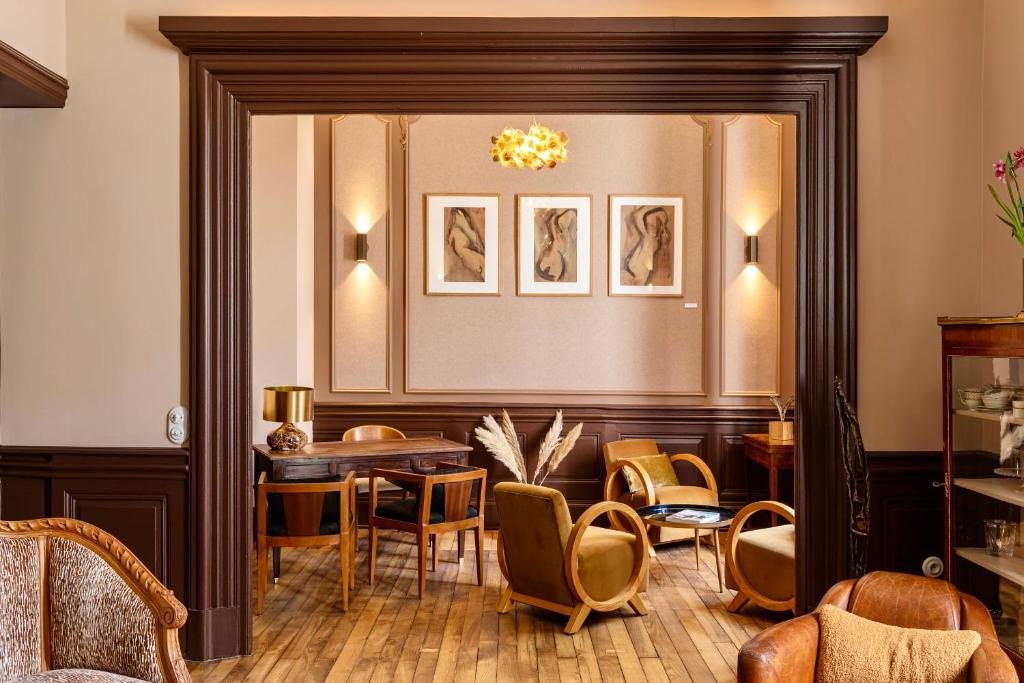 Posezení v ubytování Clos du Cèdre - Chambres d'Hôtes d'Exception, Luxury B&B à Dinan