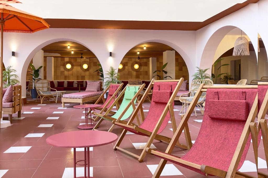 a row of chairs and tables on a patio at tent Bahia de Palma in El Arenal