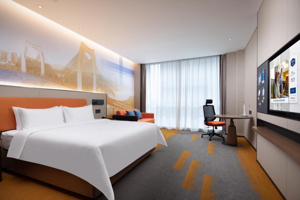 Postel nebo postele na pokoji v ubytování Hampton by Hilton Guigang
