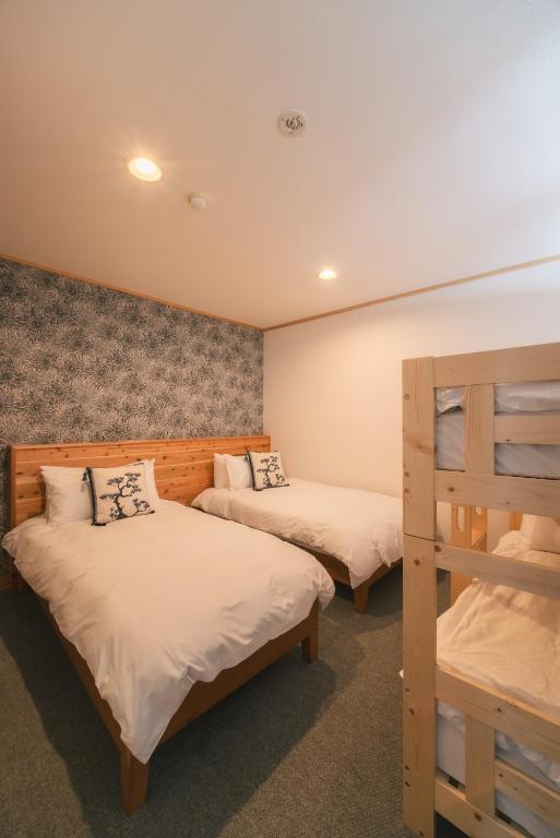 Postel nebo postele na pokoji v ubytování The Brueys Lodge Tangram Madarao