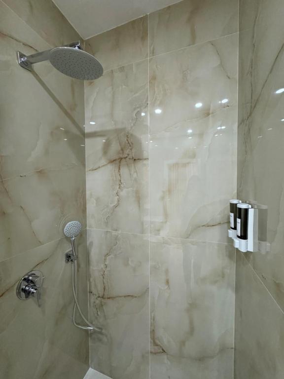 O baie la Nomad Stay Apartments
