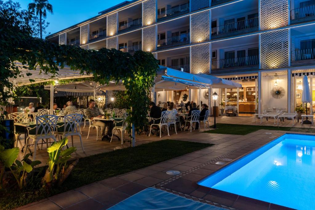 The swimming pool at or close to Hotel Araxa - Adults Only