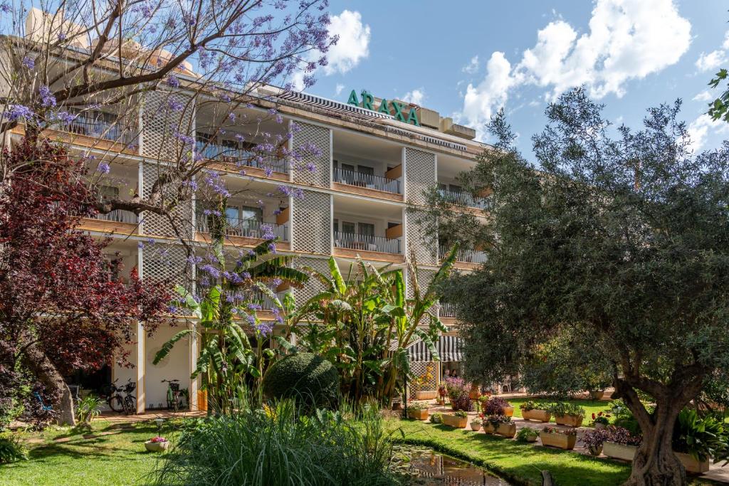 A garden outside Hotel Araxa - Adults Only