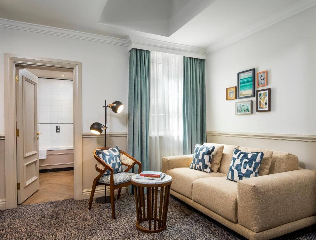The White Horses by Everly Hotels Collection - Deluxe Double Room
