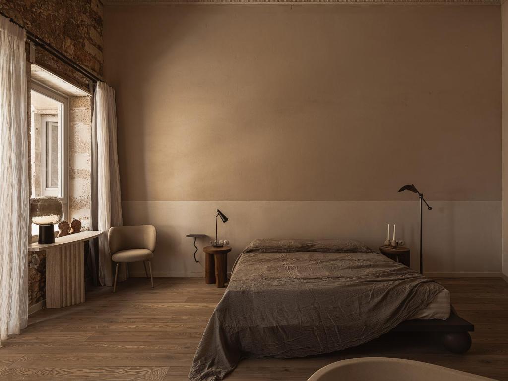 Postel nebo postele na pokoji v ubytování Aisha Hotel