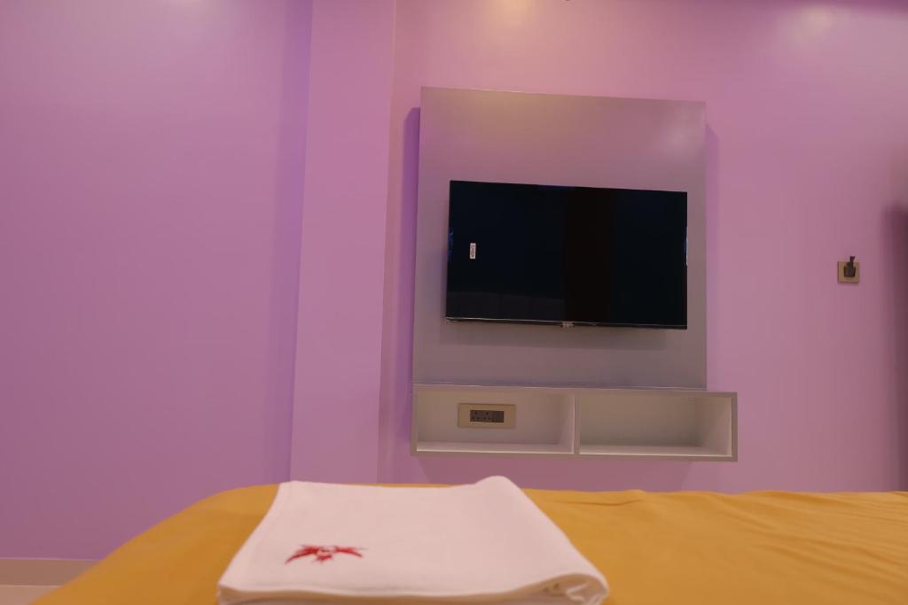 Μια τηλεόραση ή/και κέντρο ψυχαγωγίας στο Pranav Residency