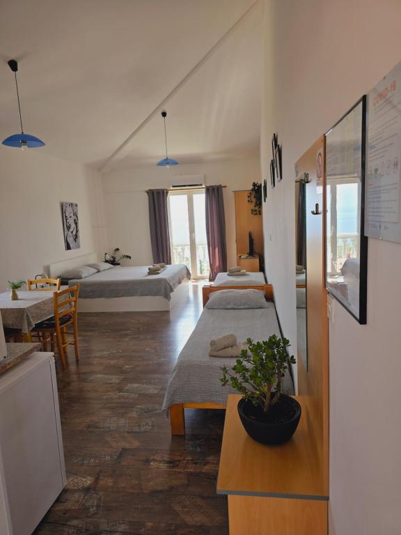 Posteľ alebo postele v izbe v ubytovaní Apartments Kolmanic, sea view, free privat parking