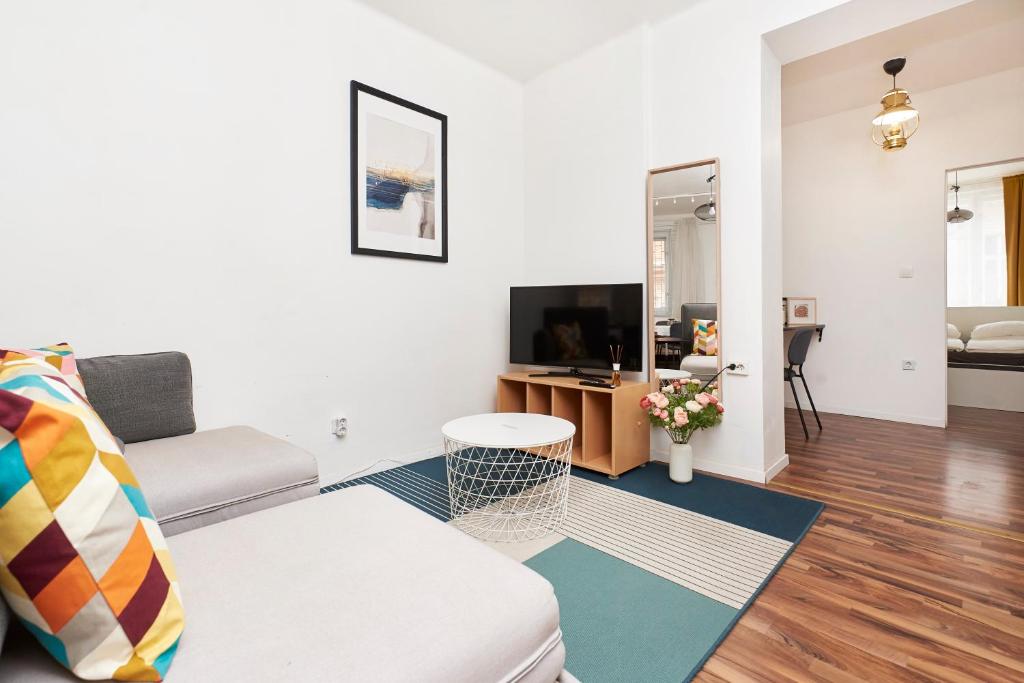 U Home central Budapest 1054 Budapest, Kálmán Imre utca 10 kép - 1