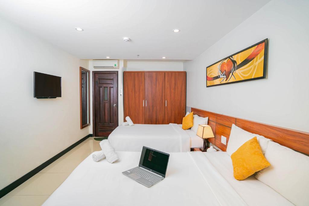 Postel nebo postele na pokoji v ubytování Quoc Cuong Center Da Nang Hotel by Haviland