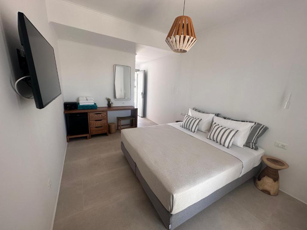 TV a/nebo společenská místnost v ubytování Ostria View Mykonos