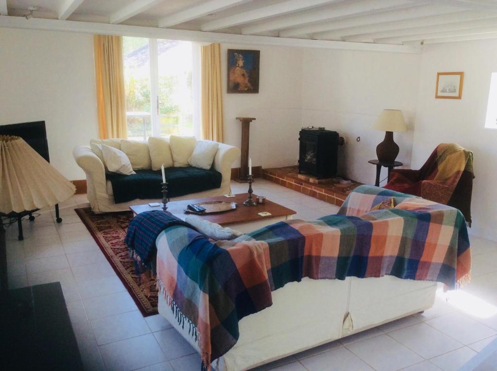 Maison cosy a Sainte Colombe avec cheminee et jardin - Housity
