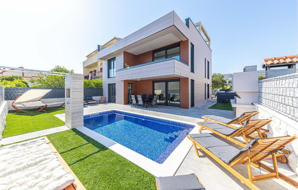 Luxurious Home In Kastel Stafilic