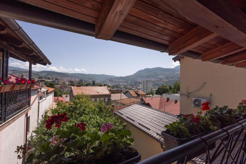 Nespecifikovaný výhled na hory nebo výhled na hory při pohledu z aparthotelu