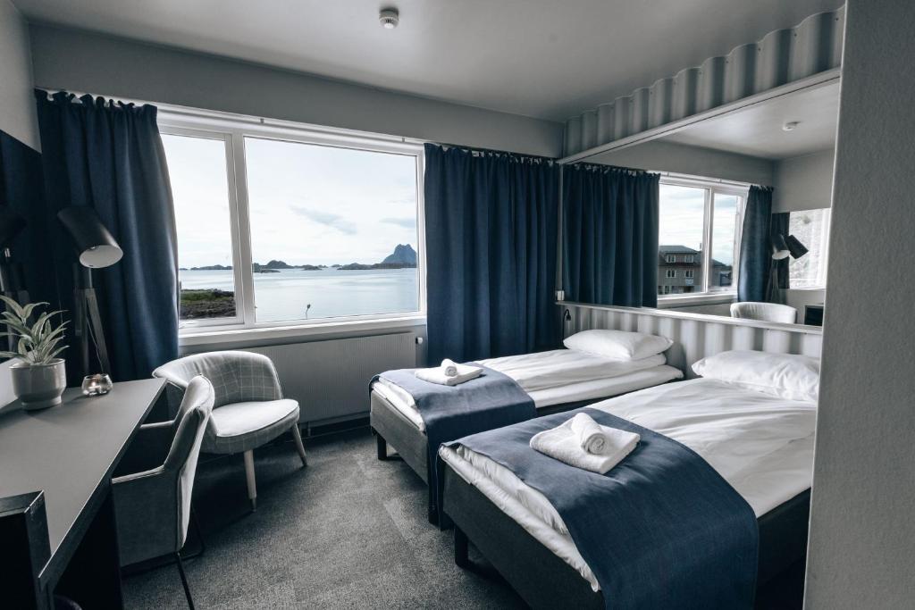 Postel nebo postele na pokoji v ubytování Live Lofoten Hotel