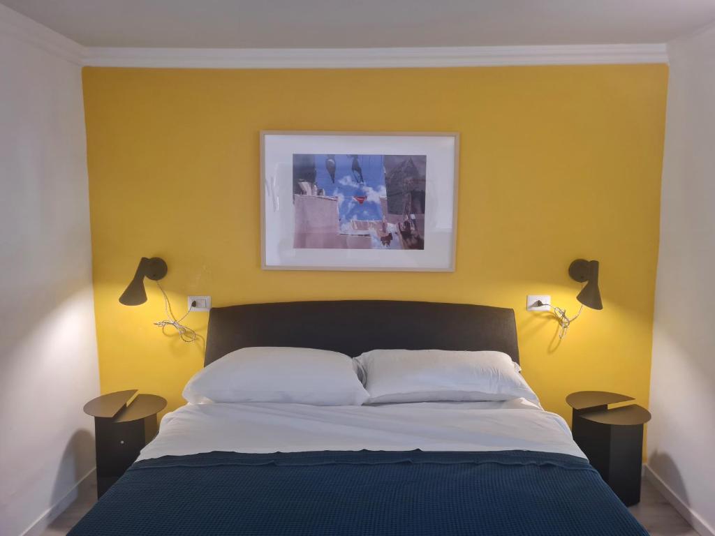Postel nebo postele na pokoji v ubytování La Controra Hostel Naples