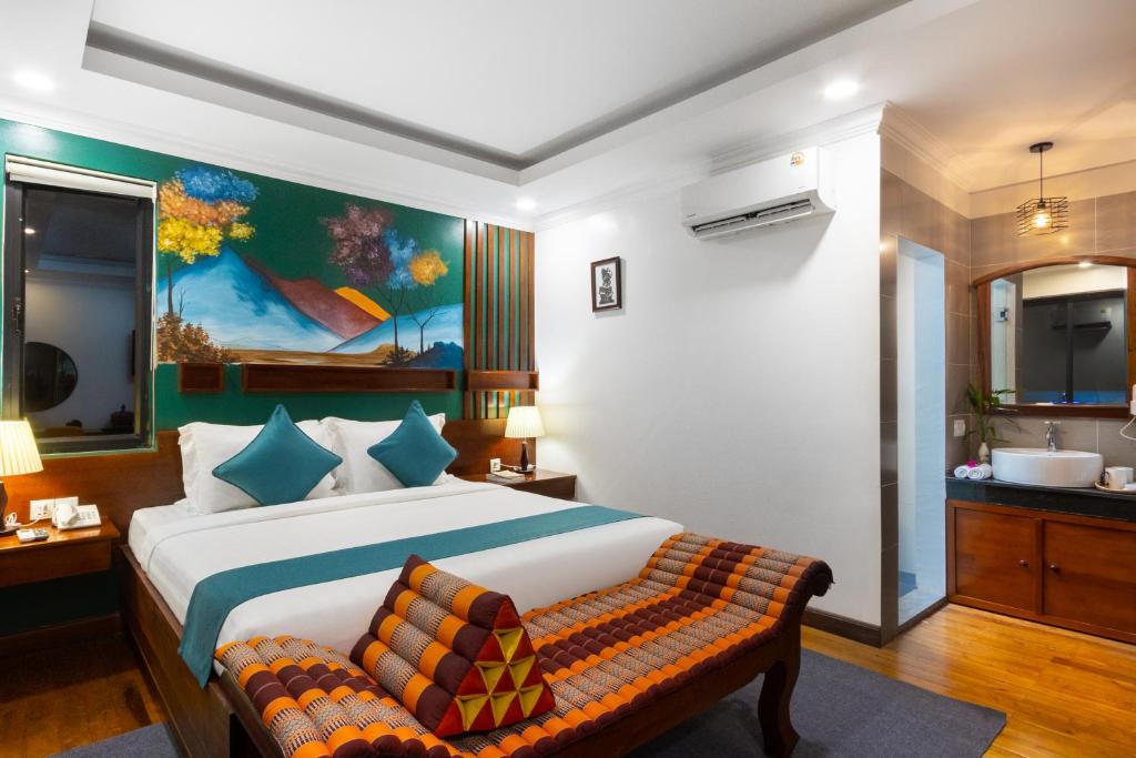 Postel nebo postele na pokoji v ubytování Le Vert Angkor Hotel