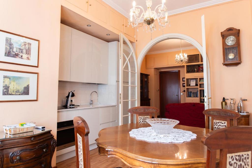 Kuchyňa alebo kuchynka v ubytovaní [Duomo walking distance] elegant flat with view