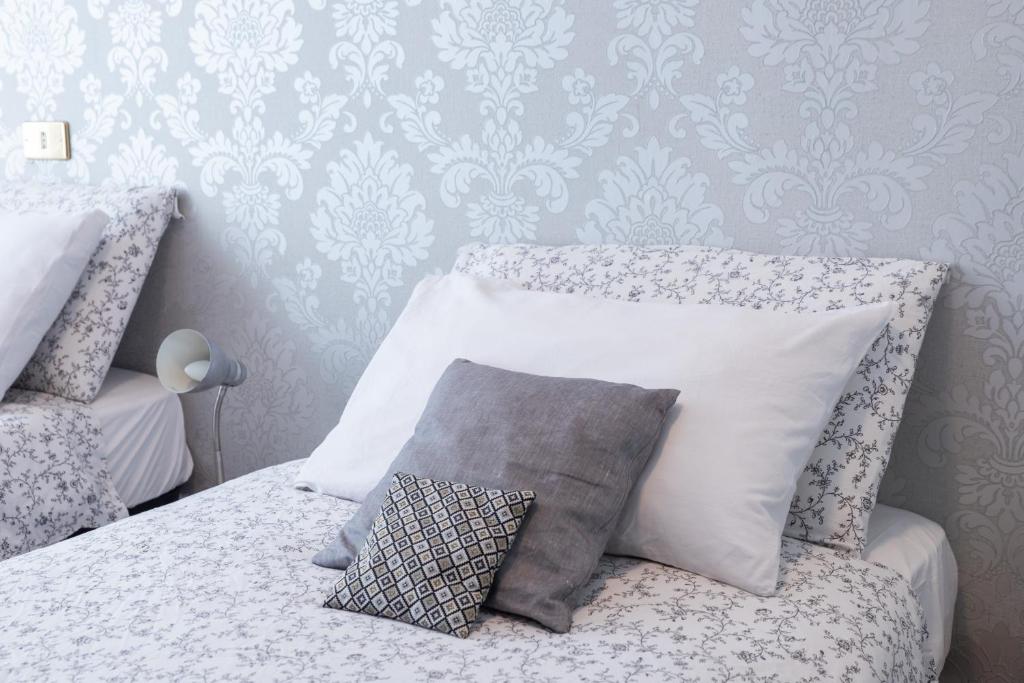 Posteľ alebo postele v izbe v ubytovaní [Duomo walking distance] elegant flat with view