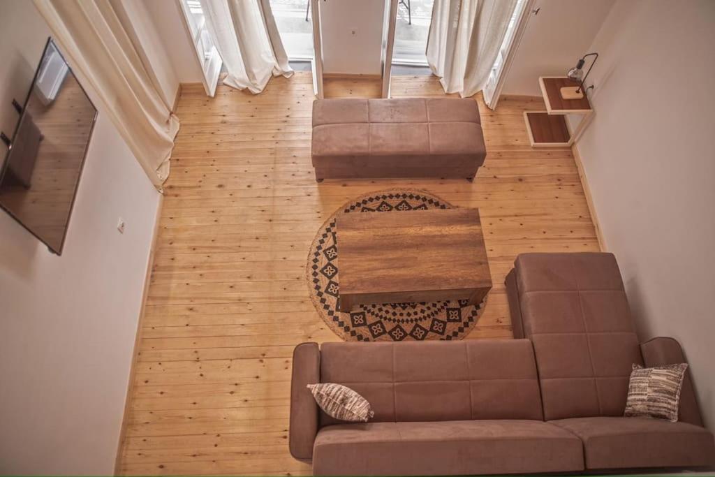 Posezení v ubytování ΣΤΑΧΥ ΚΑΙ ΜΕΛΙ LOFt