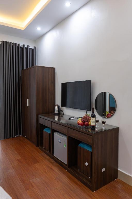 TV a/nebo společenská místnost v ubytování HOÀNG GIA Hotel ĐÔNG ANH