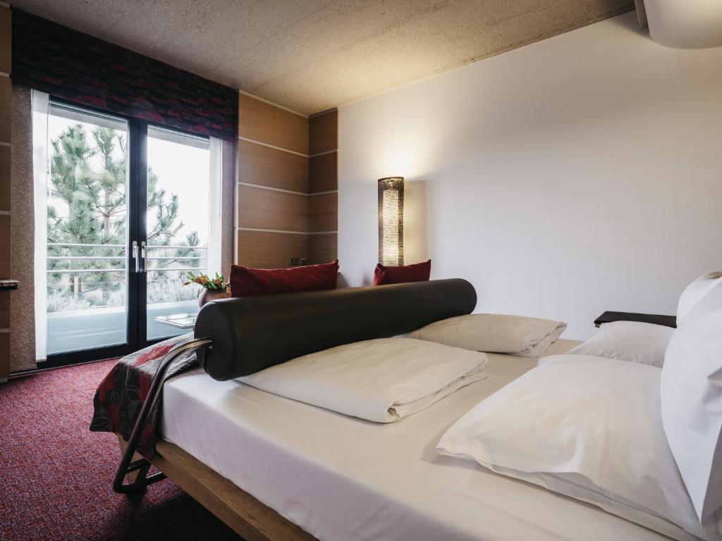 Postel nebo postele na pokoji v ubytování Linsberg Asia Hotel, Spa & Therme - Adults Only