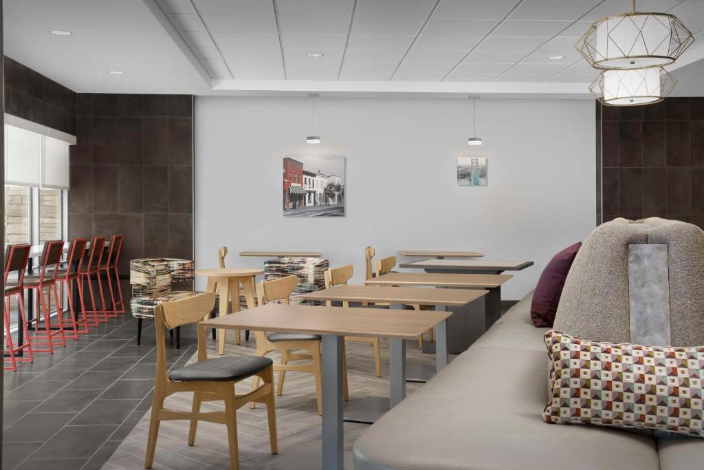 Area soggiorno di Home2 Suites By Hilton Poughkeepsie