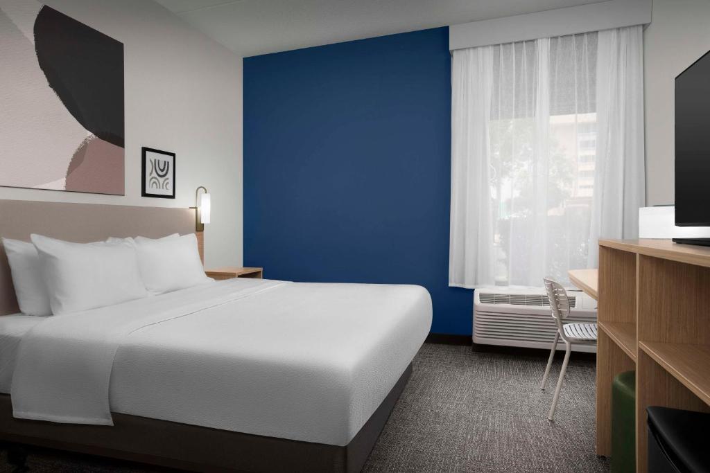 Spark By Hilton San Antonio Northwest Near Six Flags - King Room With Roll-In Shower - Mobility Access