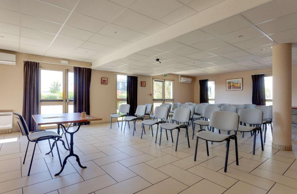 Brit Hotel Reims La Pompelle - Resim 38