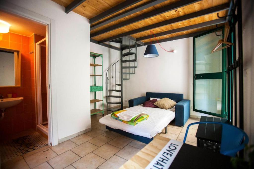 Postel nebo postele na pokoji v ubytování La Controra Hostel Naples