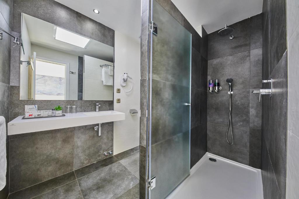 a bathroom with a shower and a sink at Hotel Joan Miró Museum in Palma de Mallorca