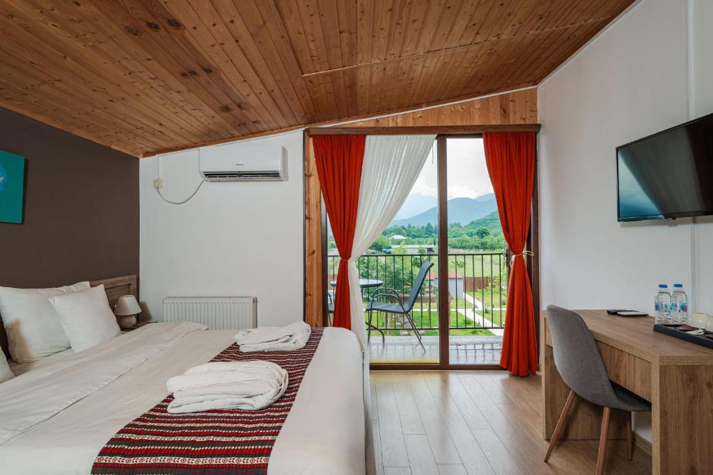 Postel nebo postele na pokoji v ubytování Vineyard Hotel & Winery