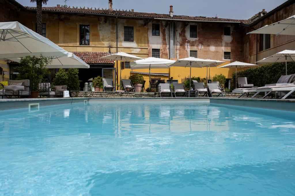 Bazén v ubytování Al Castello Resort nebo v jeho okolí