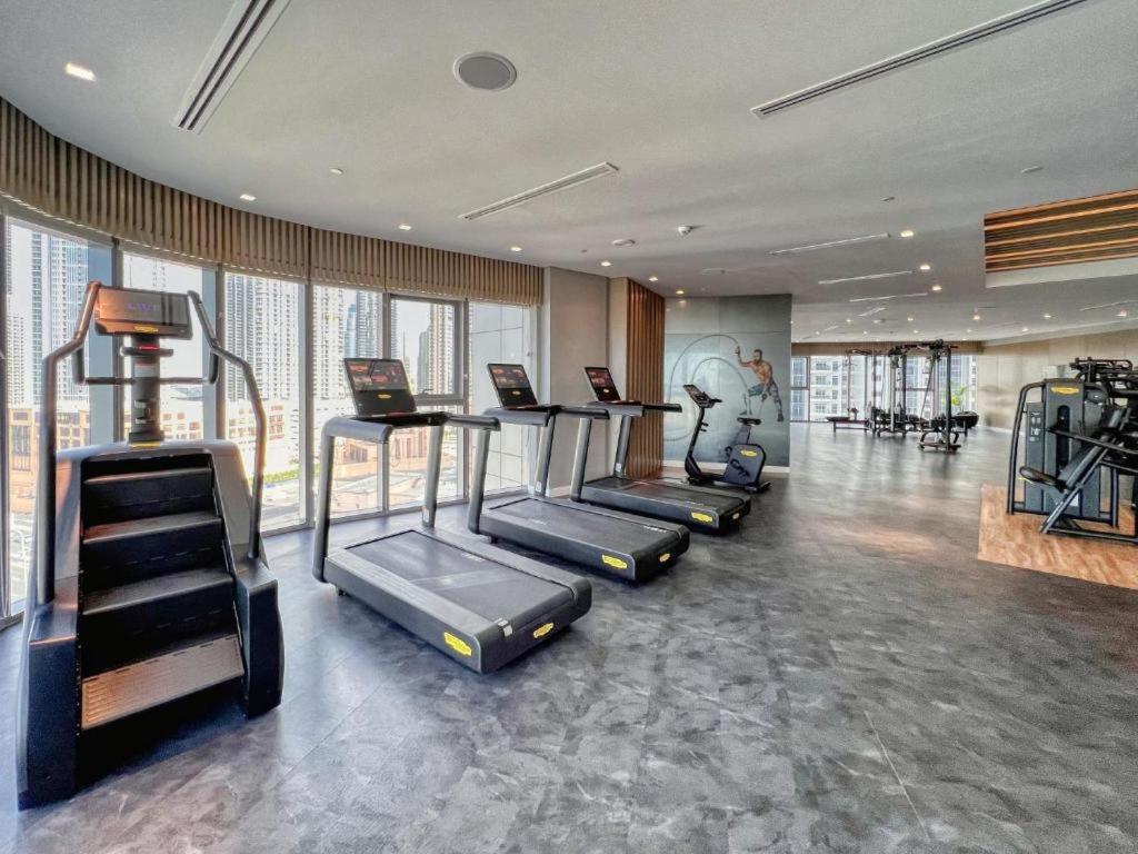 Fitness centrum a/nebo fitness zařízení v ubytování Stylish 2BR at Paramount Hotel Midtown